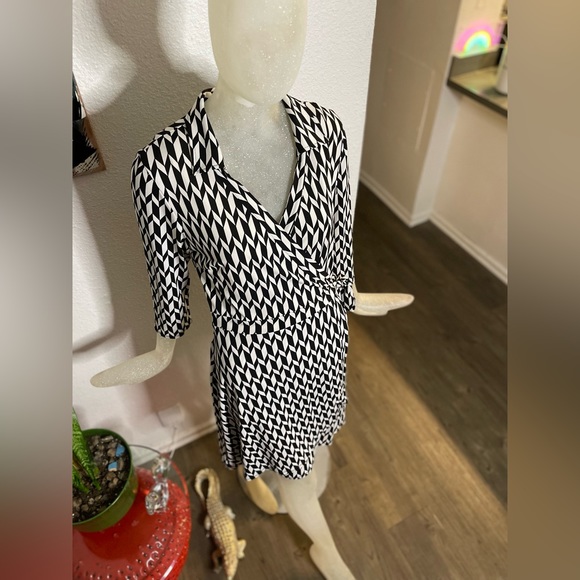 Have Dresses & Skirts - Have Women’s Black & White Long Sleeve Wrap Dress. Size Large